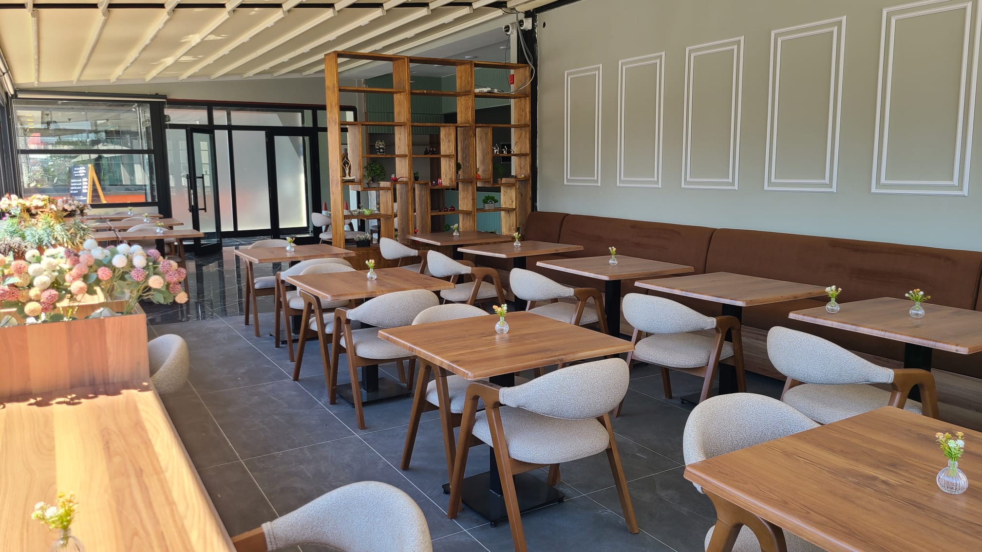 Cafe koltuk oturma alanı